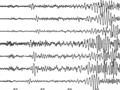 Rys. 4. Zapis wstrząsu z 25 kwietnia 2015 roku, M7.8 na stacjach PLSN